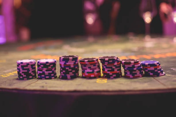 Live dealer blackjack table with multilingual dealer interface